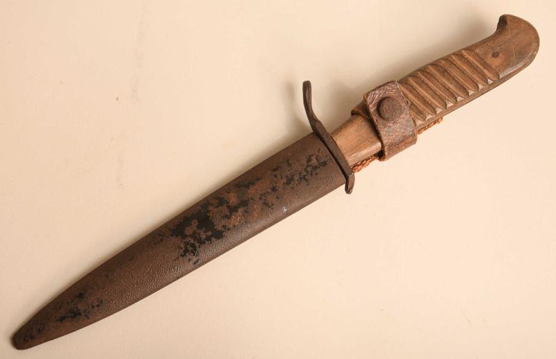 GERMAN WWI FIGHTING KNIFE WITH PAPER CLOTH LOOP.