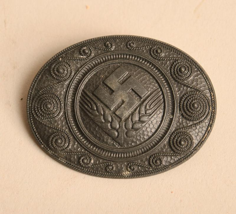 GERMAN WWII WOMAN’S RAD COMMEMORATIVE BROOCH.