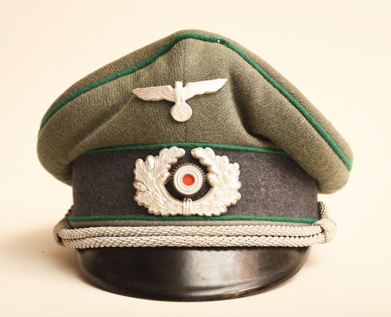 GERMAN WWII ARMY SONDERFUHRER OFFICERS VISOR CAP.