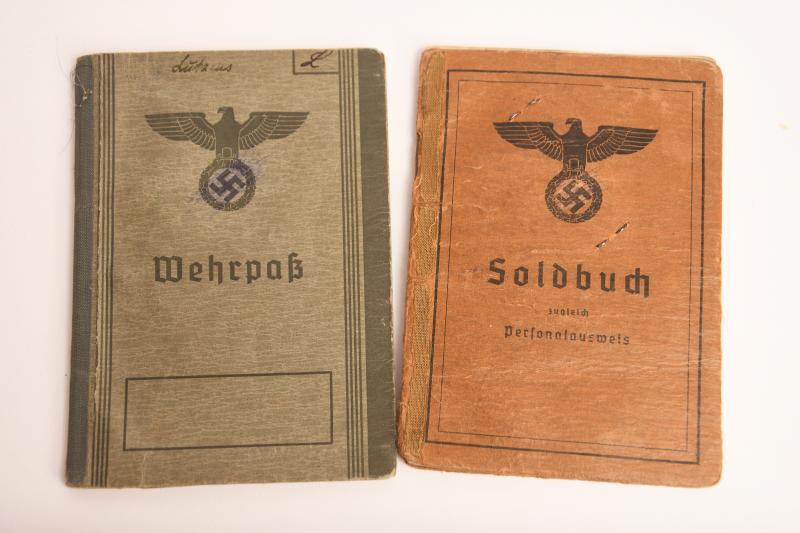 GERMAN WWII STREIFENDIENST SOLDBUCH AND WEHRPASS.