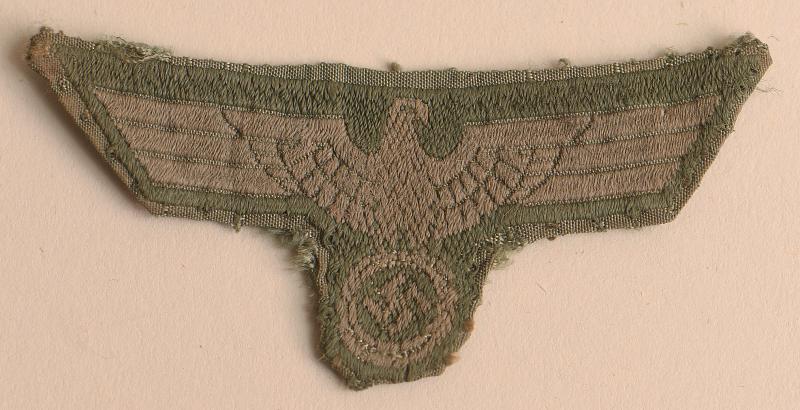 GERMAN WWII ENLISTED MANS OVERSEAS CAP EAGLE.