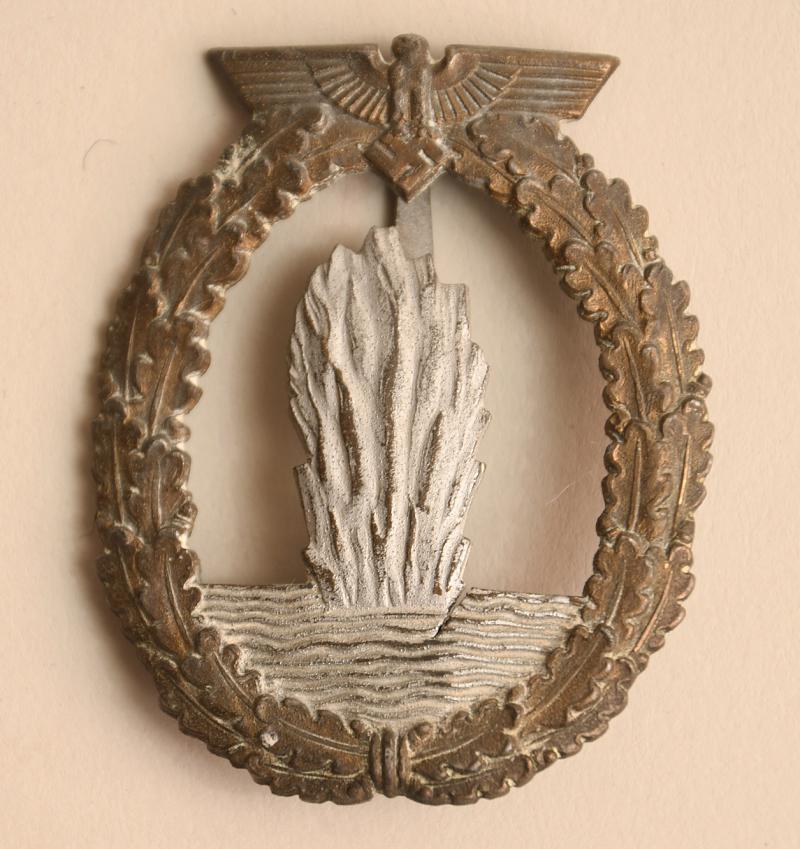 GERMAN WWII KRIEGSMARINE MINESWEEPER BADGE.