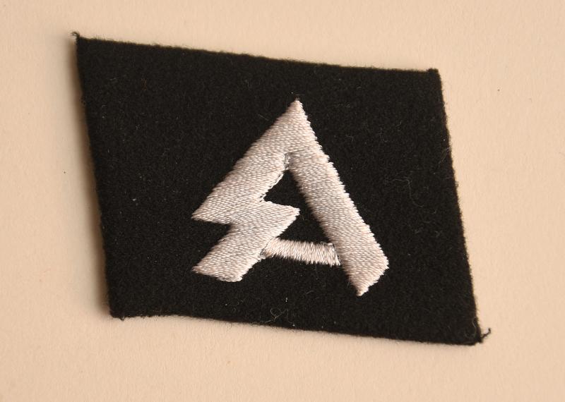 GERMAN WWII SS 18TH PANZER GRENADIER DIVISION HORST WESSEL COLLAR PATCH.