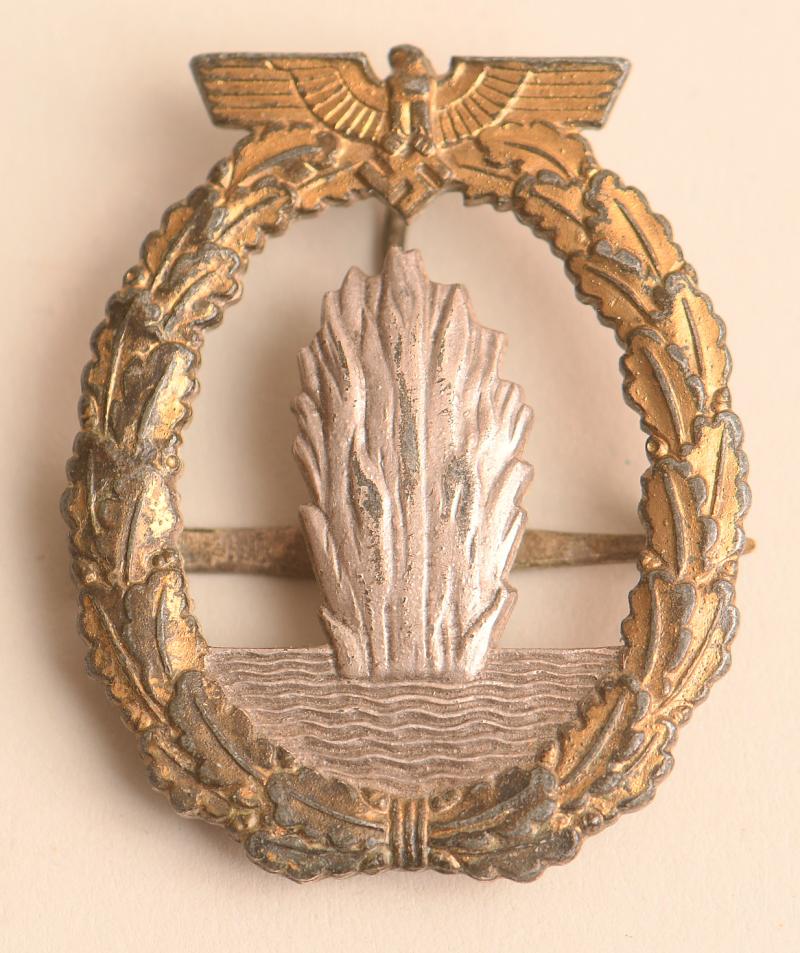 GERMAN WWII KRIEGSMARINE MINESWEEPER BADGE.