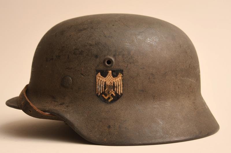 GERMAN WWII KRIEGSMARINE M.40 COMBAT HELMET.