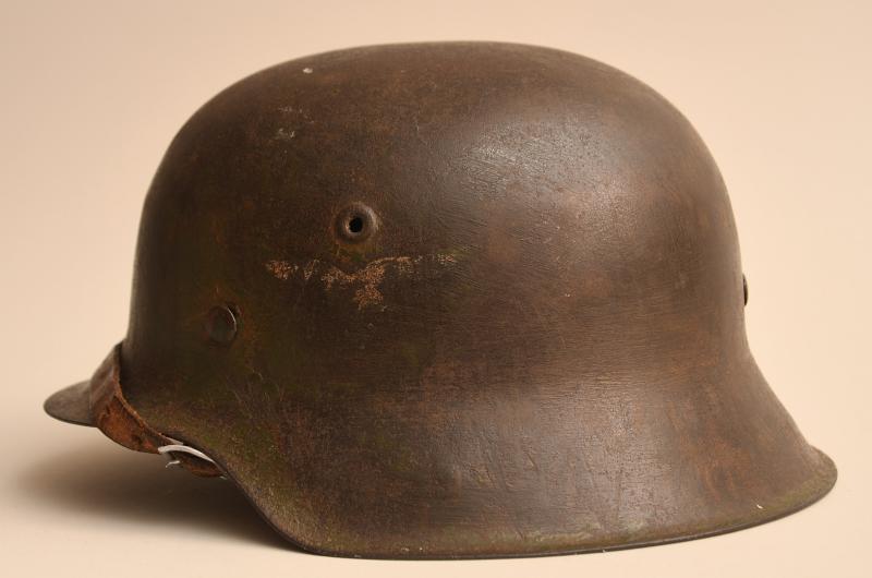 GERMAN WWII LUFTWAFFE M.42 CAMOUFLAGE COMBAT HELMET.