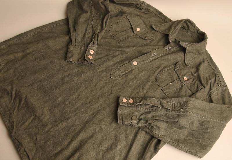 GERMAN WWII ARMY ENLISTED RANKS HEAVYWEIGHT COMBAT SHIRT.