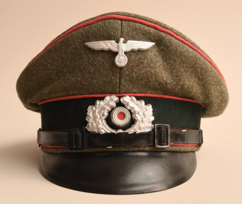 GERMAN WWII ARMY PANZER ENLISTED MANS VISOR CAP.