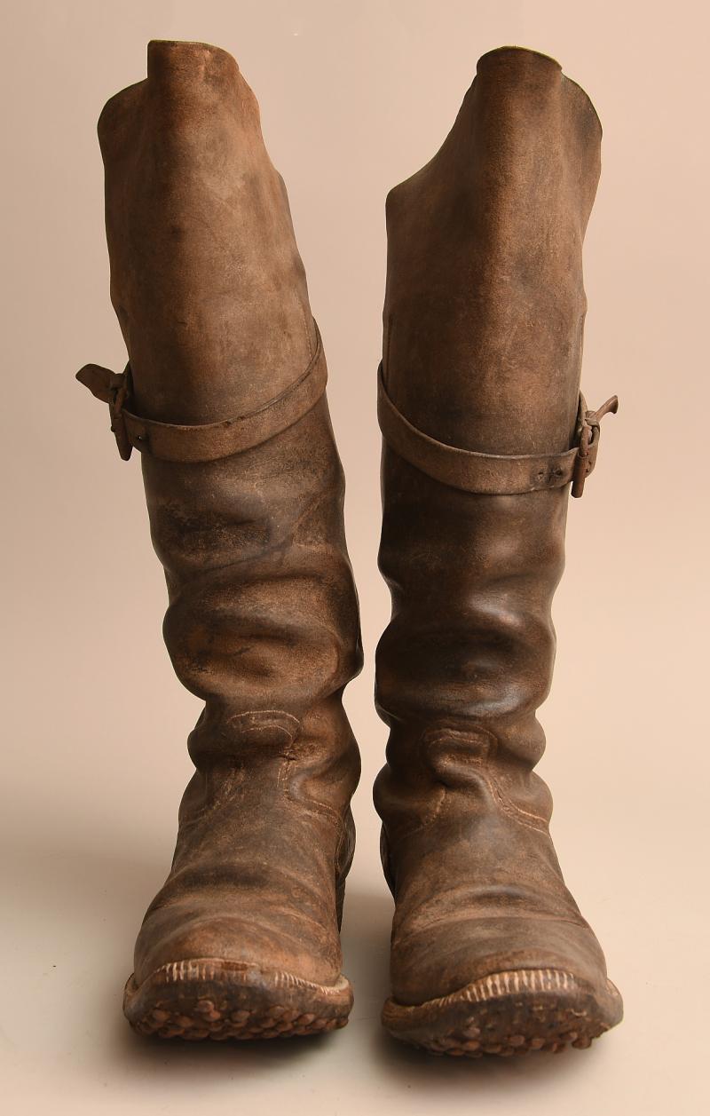 GERMAN WWI ENLISTED MAN’S CAVALRY RIDING BOOTS.