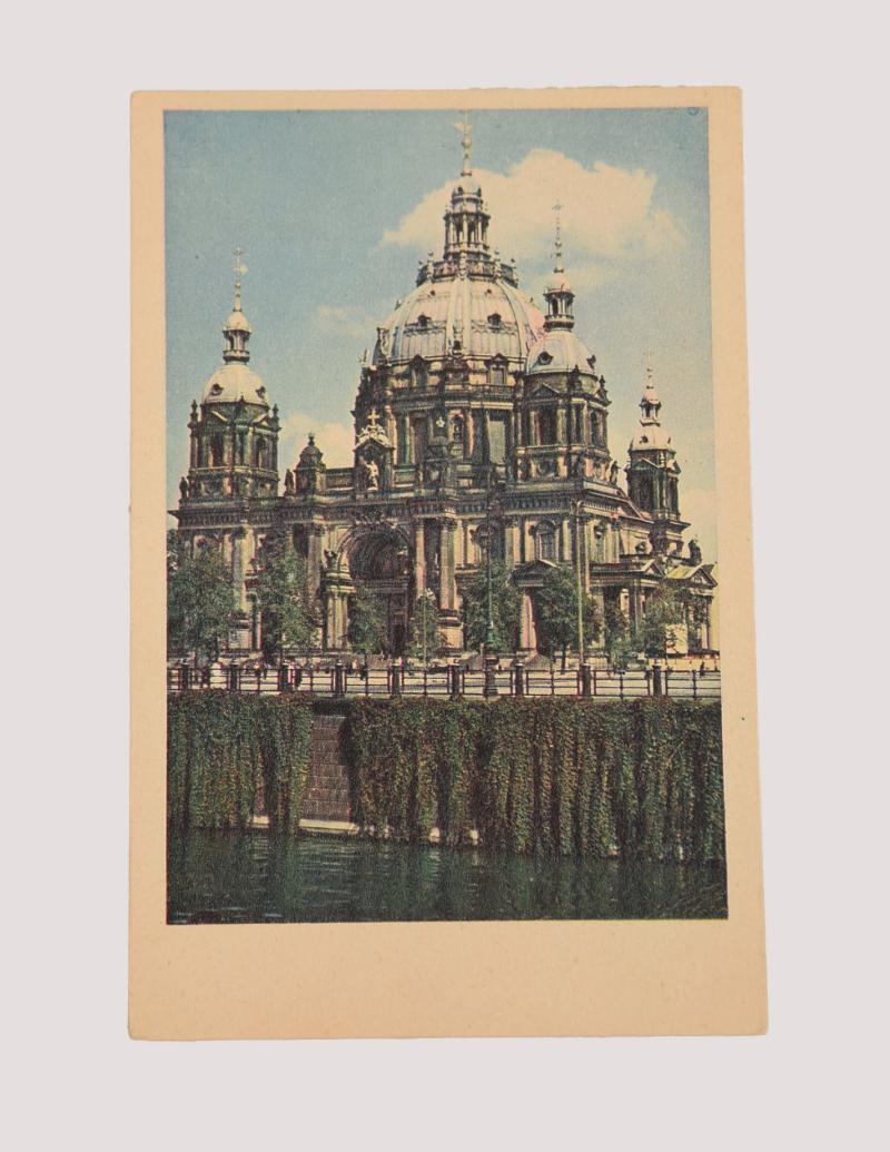 GERMAN WWII PERIOD COLOUR POSTCARD DEPICTING THE CATHEDRAL IN BERLIN.