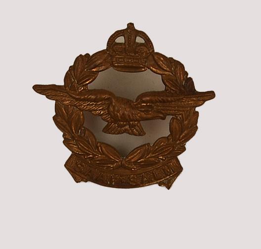 WWII SOUTH AFRICAN AIR FORCE OFFICERS CAP BADGE.