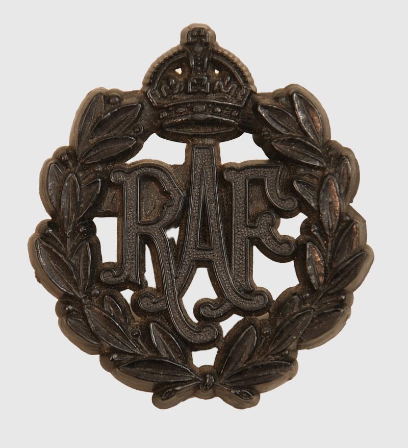 BRITISH WWII RAF WAR ECONOMY CAP BADGE.