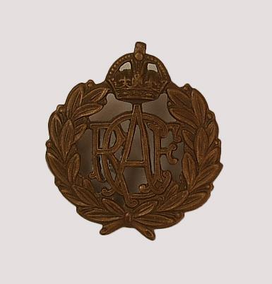 WWII ROYAL CANADIAN AIR FORCE CAP BADGE.