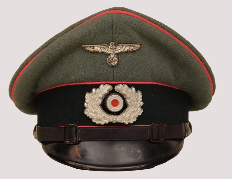 GERMAN WWII PANZER MANS OR NCOS HIGH QUALITY VISOR CAP.