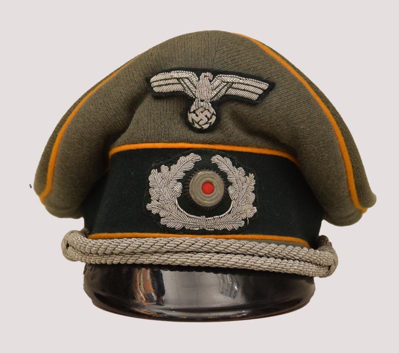 GERMAN WWII  ARMY CAVALRY OFFICERS VISOR CAP.