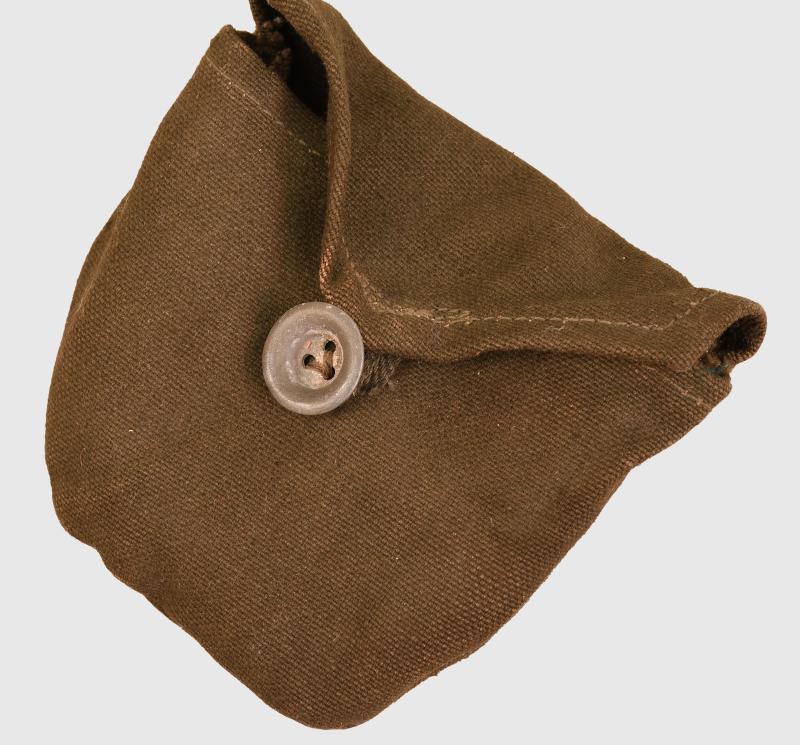 GERMAN WWII SUN AND SAND GOGGLES IN ORIGINAL GREEN CANVAS POUCH.