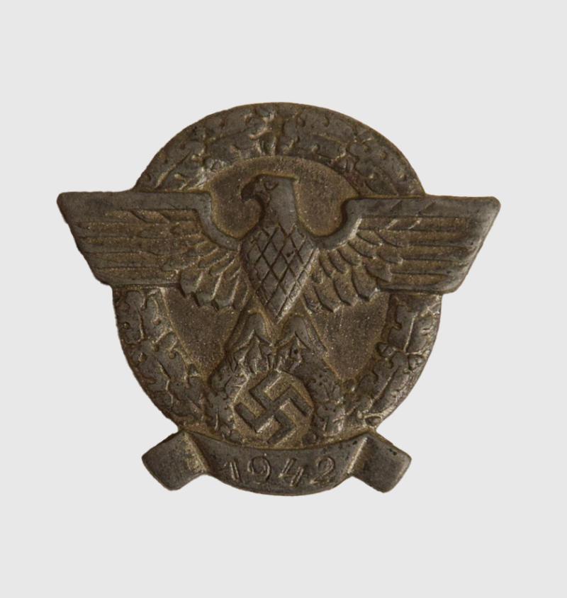 GERMAN WWII POLICE DAY BADGE 1942.