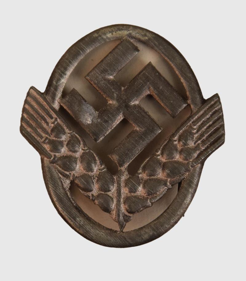 GERMAN WWII RAD WOMANS CAP BADGE.