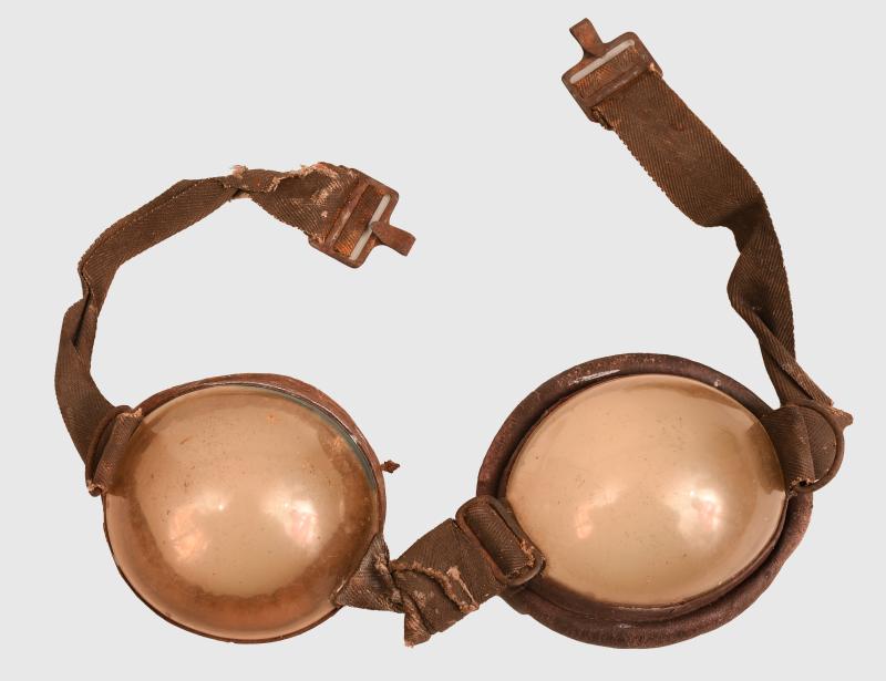 GERMAN WWII HORSE GAS GOGGLES.