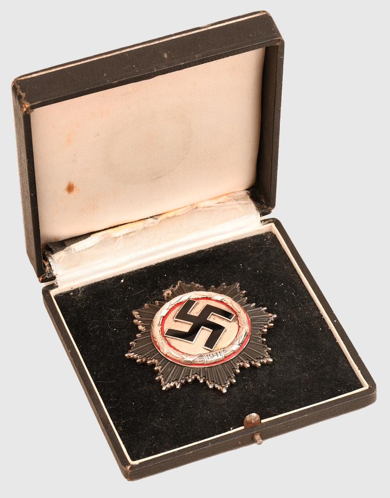 GERMAN WWII GERMAN CROSS IN SILVER CASED.