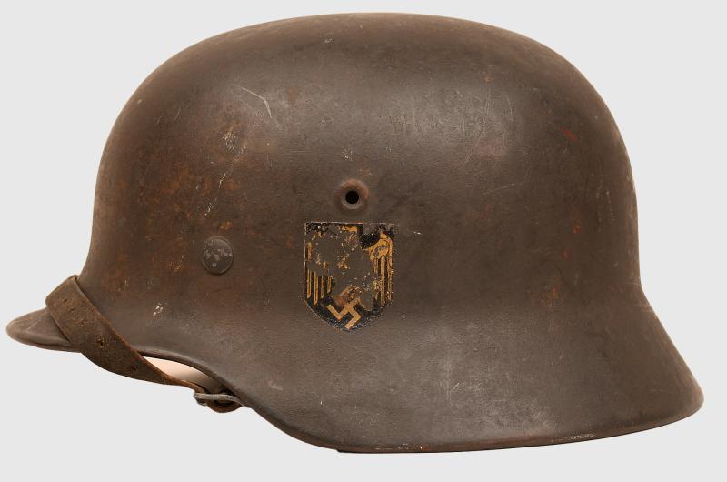 GERMAN WWII KRIEGSMARINE SINGLE DECAL M40 COMBAT HELMET.