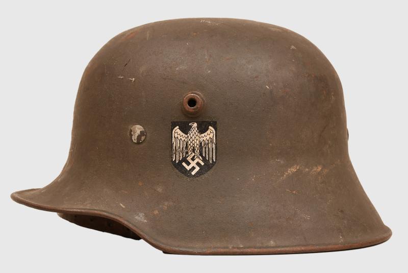 GERMAN WWII M18 ARMY TRANSITIONAL SINGLE DECAL COMBAT HELMET.