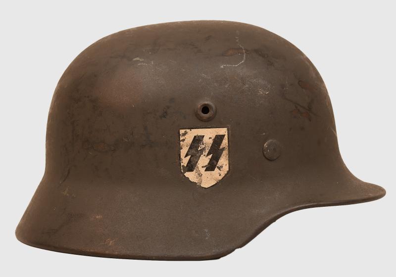 GERMAN WWII WAFFEN SS M40 SINGLE DECAL COMBAT HELMET BY F W QUIST.