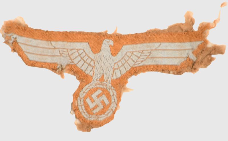 GERMAN WWII AFRIKA KORPS BREAST EAGLE, 2ND PATTERN. REMOVED FROM A TUNIC.