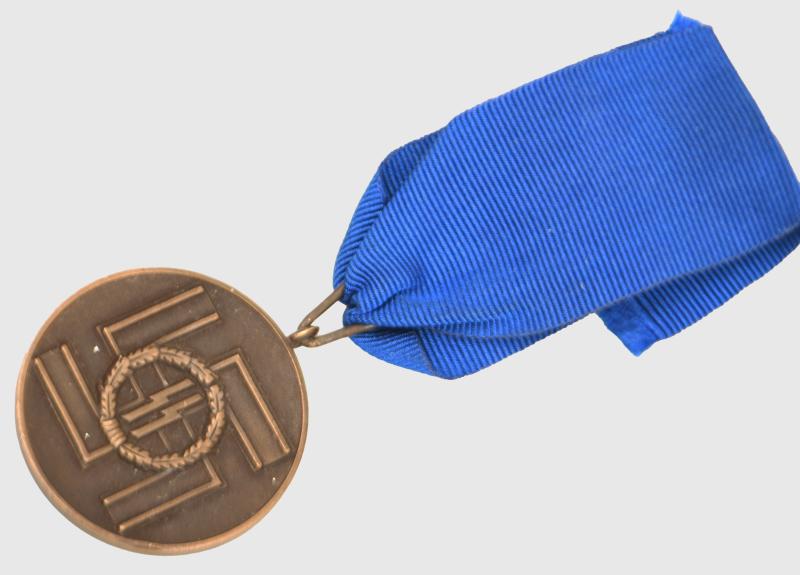 GERMAN WWII SS 8 YEAR LONG SERVICE MEDAL.