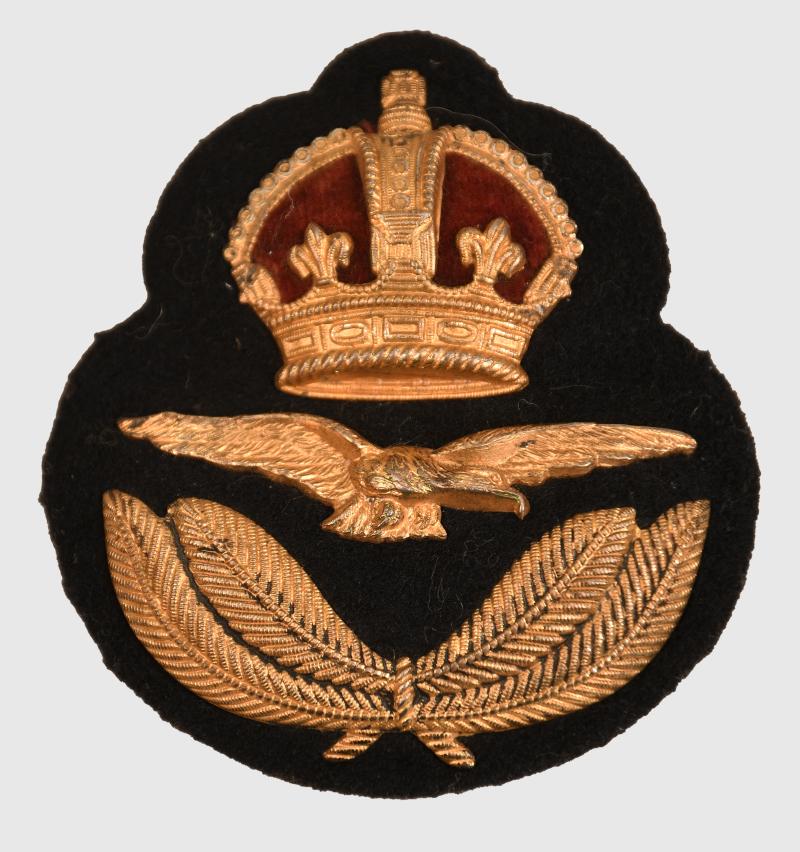 BRITISH WWI 1ST PATTERN RAF CAP BADGE.