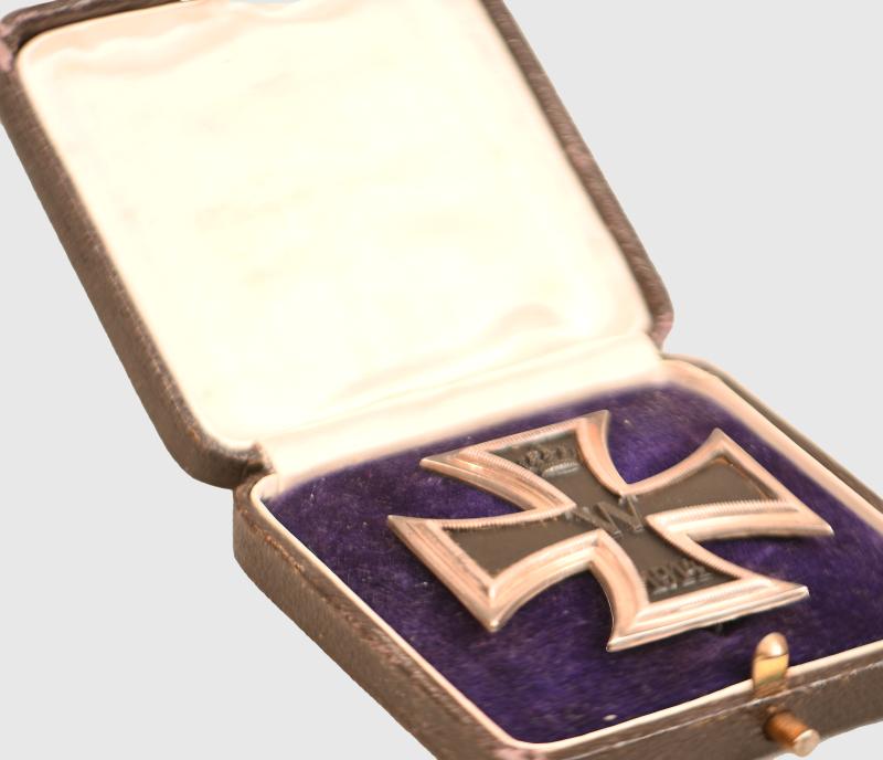 GERMAN WWI IRON CROSS 1ST CLASS 1914 IN ITS PRESENTATION CASE.