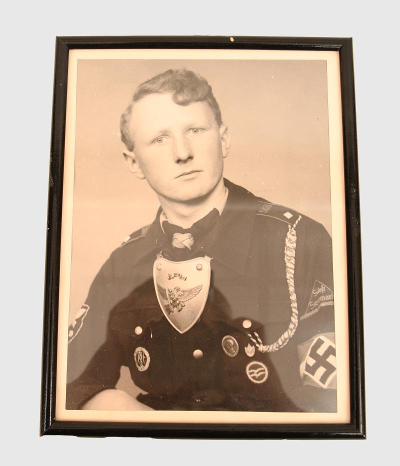 Regimentals | GERMAN WWII HITLER YOUTH GORGET WEARER IMAGE.