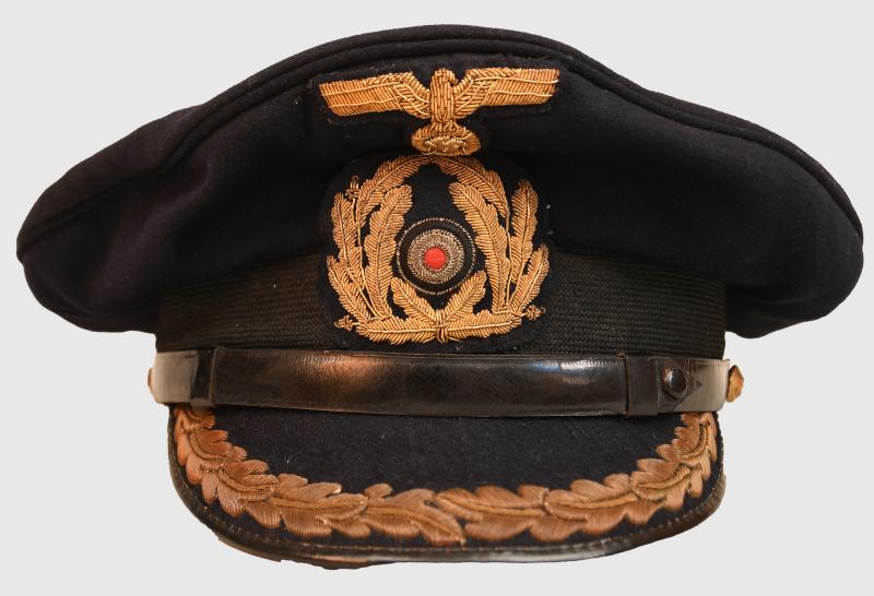 GERMAN WWII KRIEGSMARINE CAPTAINS AND ABOVE VISOR CAP.