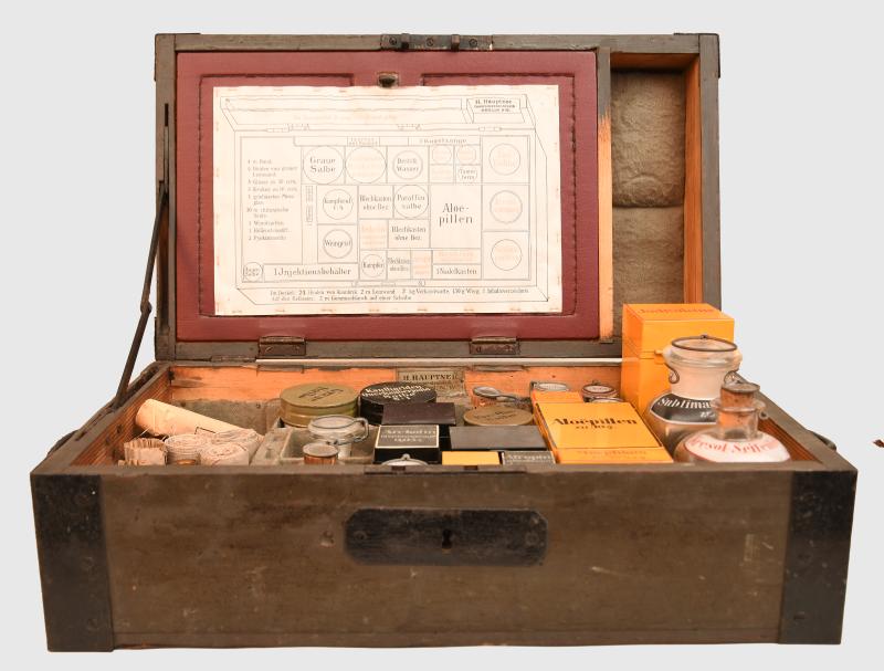 GERMAN WWI ARMY VETERINARIAN FULL BOXED KIT AND INSTRUMENTS.