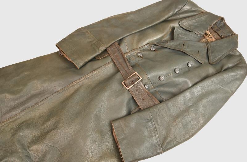 GERMAN WWII LUFTWAFFE OFFICERS LONG LEATHER COAT.