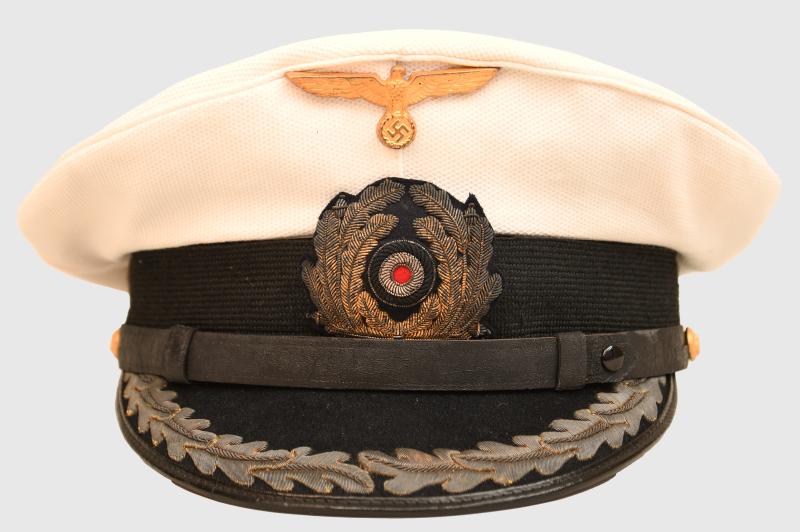 GERMAN WWII KRIEGSMARINE SENIOR OFFICERS WHITE TOP VISOR CAP.