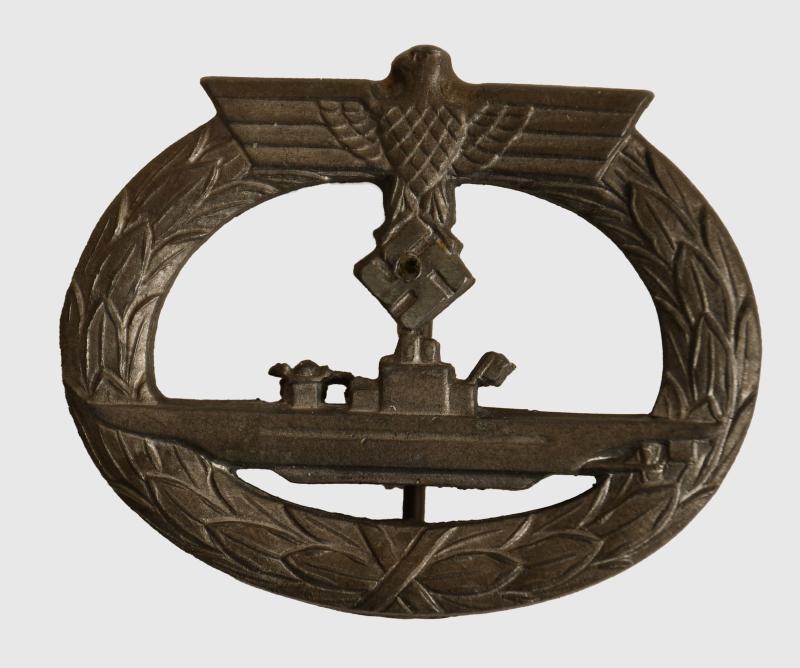 GERMAN WWII KRIEGSMARINE SUBMARINE SERVICE BADGE.