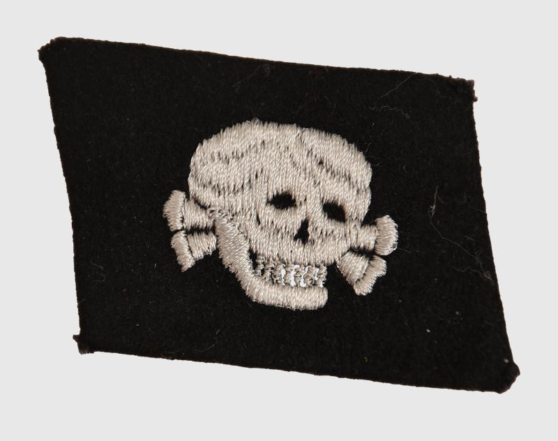 GERMAN WWII WAFFEN SS TOTENKOPF COLLAR PATCH.