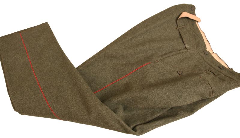 GERMAN WWI ENLISTED MANS RED PIPED COMBAT TROUSERS.