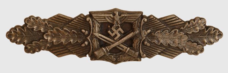 GERMAN WWII CLOSE COMBAT CLASP IN BRONZE BY FLL.