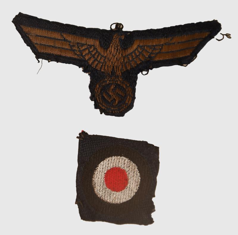 GERMAN WWII KRIEGSMARINE OFFICERS OVERSEAS CAP INSIGNIA SET.