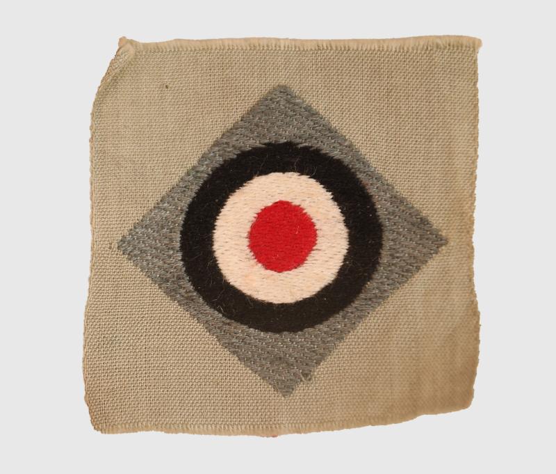 GERMAN WWII VERY EARLY GREY COLOURED BEVO COCKADE.