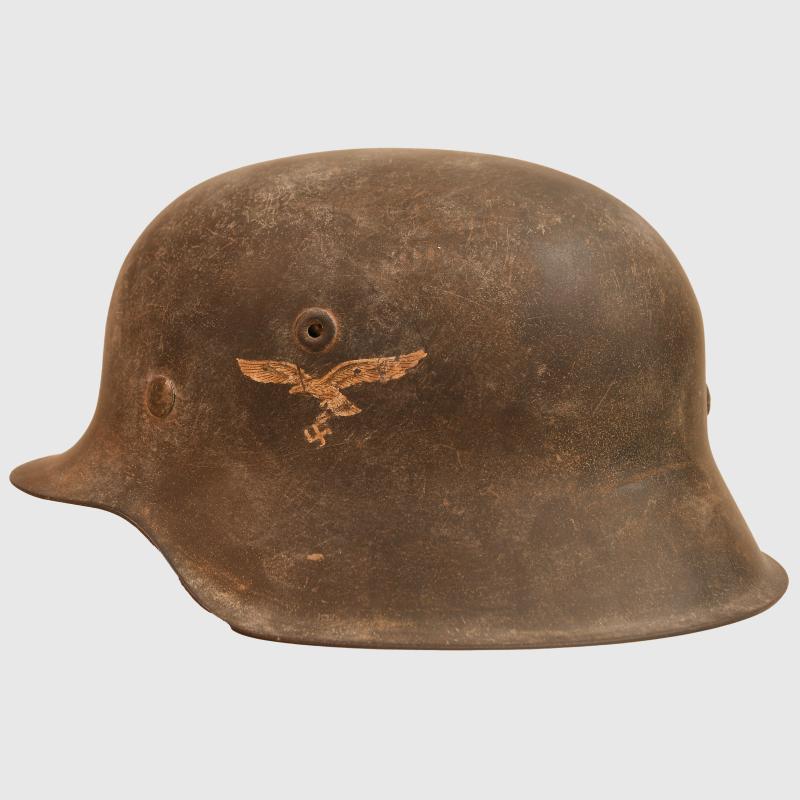 GERMAN WWII LUFTWAFFE M.42 SINGLE DECAL COMBAT HELMET.