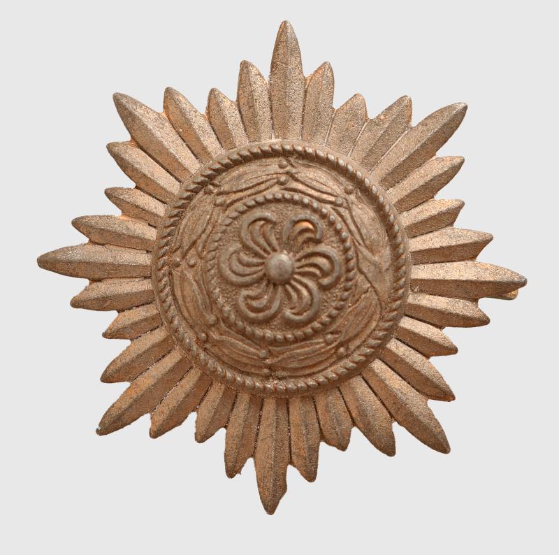 GERMAN WWII EASTERN PEOPLES WAR SERVICE STAR IN GOLD, 1ST CLASS WITH SWORDS.