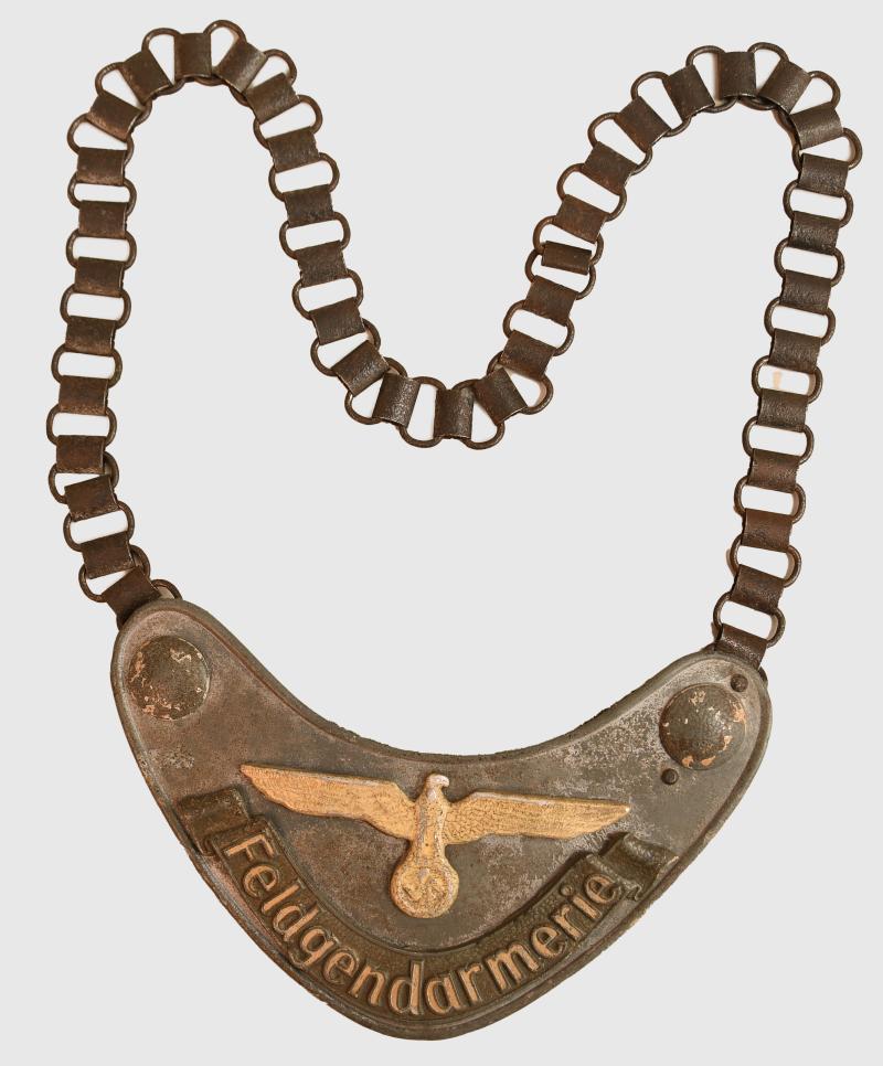 GERMAN WWII FELDGENDARMERIE GORGET.