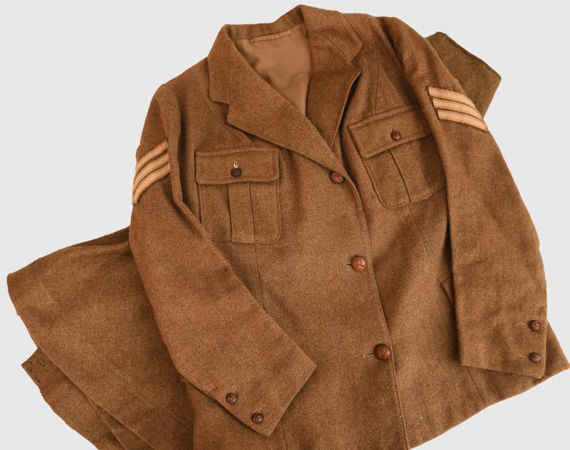 BRITISH WWI WOMAN’S UNIFORM.