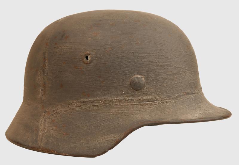 GERMAN WWII ARMY M40 MATT FINISH PREVIOUSLY WIRE COVERED COMBAT HELMET.