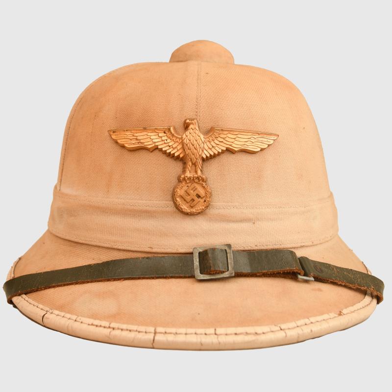 GERMAN WWII KRIEGSMARINE TROPICAL PITH HELMET.