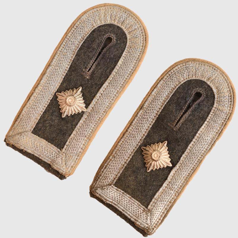 GERMAN WWII REGIMENT GENERAL GOERING OR HERMANN GOERING DIVISION NCO SHOULDER BOARDS.