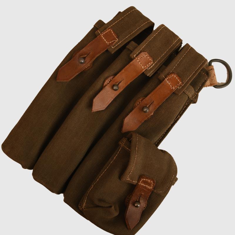 GERMAN WWII MP40 POUCH.
